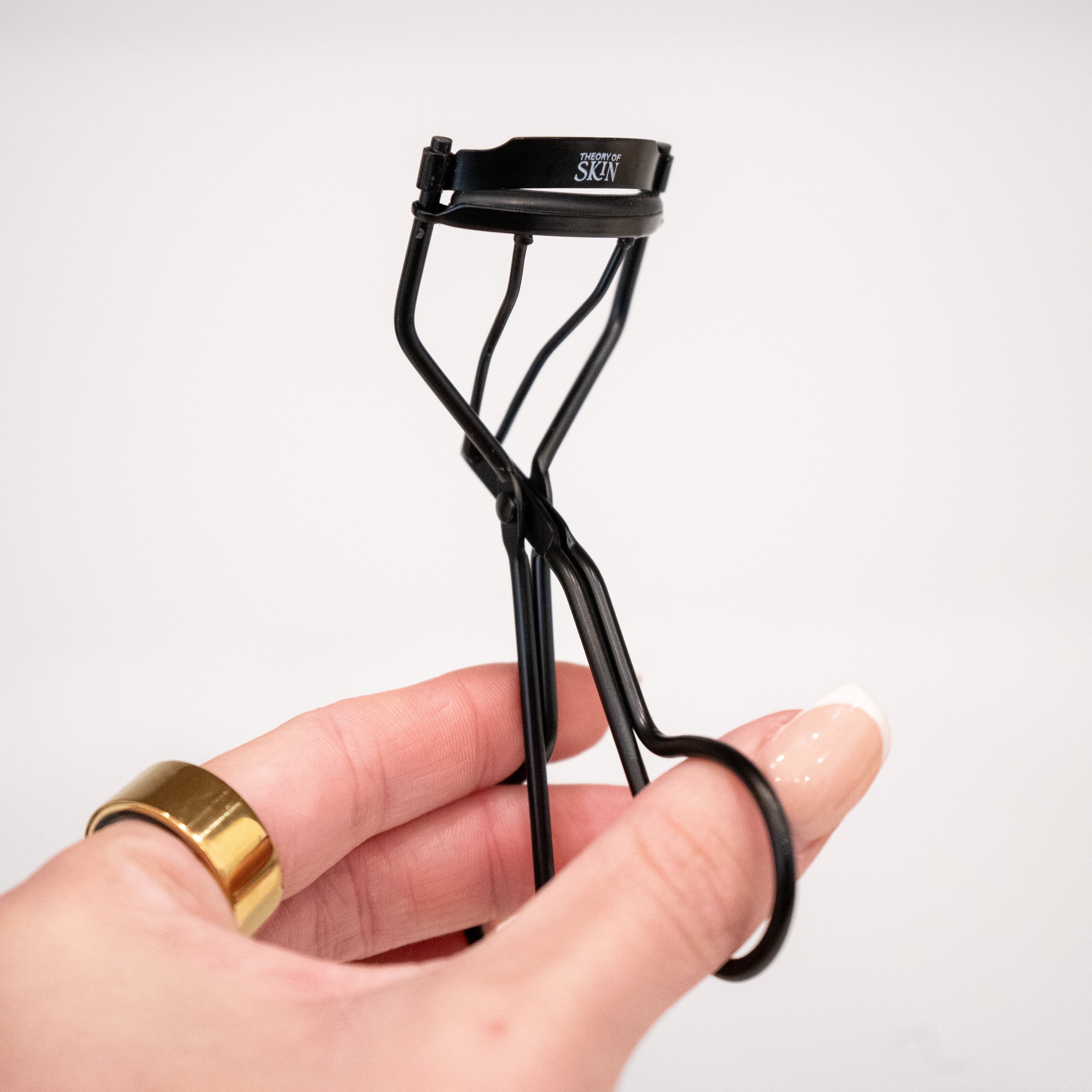 The Eyelash Curler